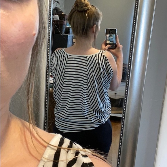 AEO Drapey Pleated Sleeveless Blouse EUC - Picture 8 of 8